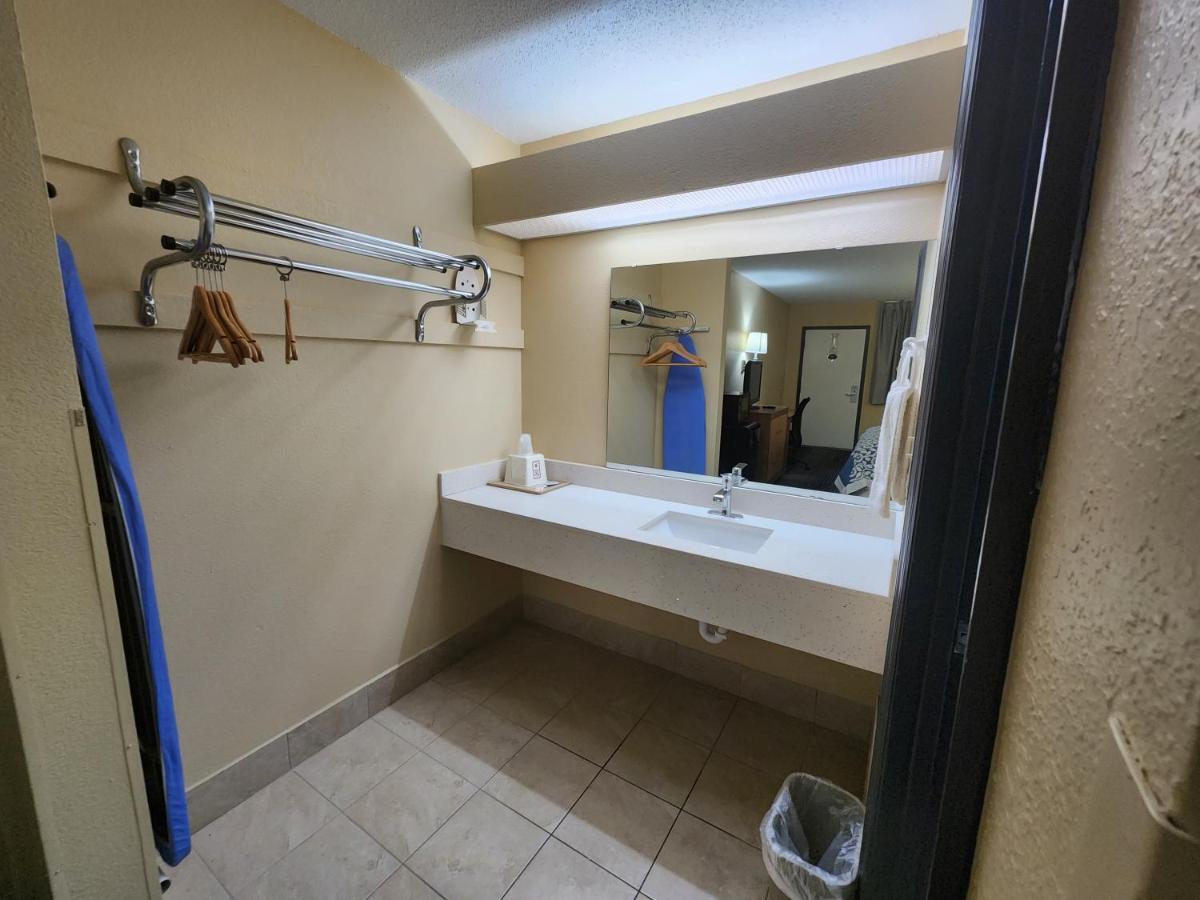 هندرسون Budget Host Inn المظهر الخارجي الصورة